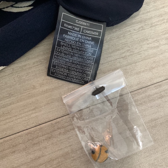 CUPCAKE AND CASHMERE long sleeve short dress - Picture 11 of 12